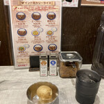 カリーライス専門店エチオピア - テーブル席(券売機横)