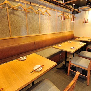 A modern Japanese space that fits a variety of scenes. Semi-private rooms and fully private rooms available◎
