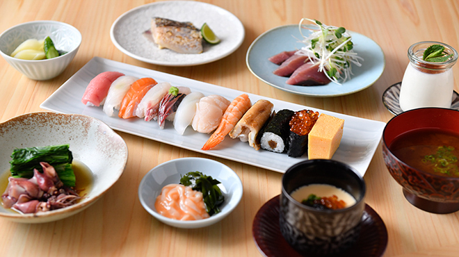 鮨ト酒 ナカニワ