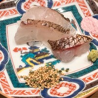 GINZA SUSHI BANYA KAI - 手前のふりかけ的な調味料がチープすぎる