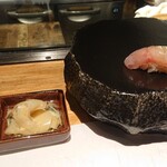 鮨と一品　いちかわ - 二種類のガリ