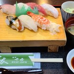 Senju - にぎり寿司定食【7貫】(税込800円)
                        ①鰻？②真鯛③海老④ハマチ⑤烏賊⑥鮪赤身⑦蛸
                        ⑧茶碗蒸し⑨お味噌汁
                        直ぐに提供され、ササッと食べて退店