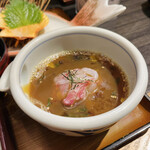 Kadoya - 生卵と出汁を混ぜ混ぜ！鯛や海藻を入れますよ。