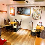 イタリアンダイニング エスタリア - テーブル席