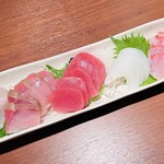 Assorted 5 types of fresh fish sashimi