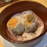 TOKYO CHINOIS 神子 - とびっことタスマニアマスタードをのせた焼売