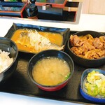 Yoshinoya - 鯖みそ牛定食