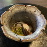 日本料理 馳惣 - 実は縦長の器、下の方に甘くないわらび餅