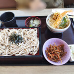 和食レストランとんでん - 選べるミニ丼・北海道そば1,080円(税別)
