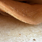 ジェラート ピケ カフェ クレープリー - バターとお砂糖のクレープ　のアップ