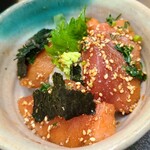 日本料理 TOBIUME - ⑭ヨコワ鮪(本鮪の幼魚、10kg)(福岡県産)の漬け
      日本近海の産卵は春～夏、旬は初秋～冬
      若魚のサッパリと透明感のある脂の旨みを漬けにしてご飯に載せて堪能します