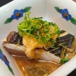 日本料理 TOBIUME - ⑬鰆(福岡県芦屋産)の腹身のたたき
      たっぷり飲酒しても、食いしん坊には鰆の腹身の脂の旨みたっぷりの美味しさは分かるんだなぁ