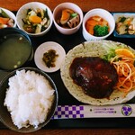 小皿バル なそーね - 令和5年3月 ランチタイム
日替わりランチ 900円
手ごねハンバーグ、小鉢5品、ご飯、スープ、漬けもの、アイスコーヒー