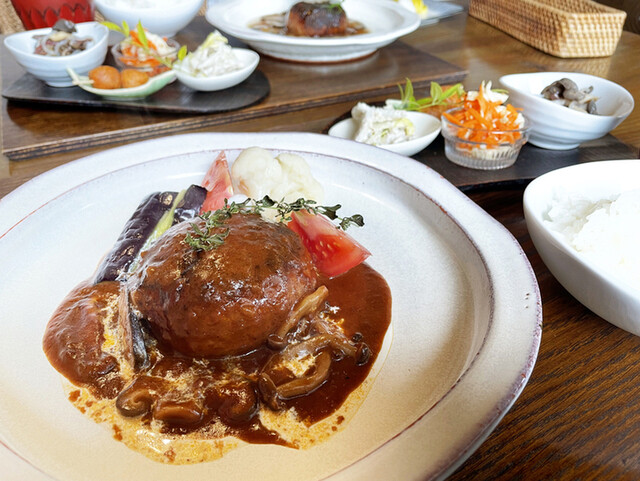 愉由 - 大石田（ハンバーグ）の写真