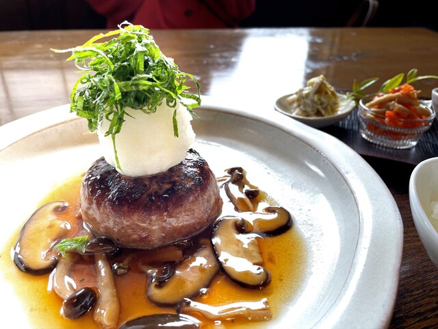 愉由 大石田店 &ndash; 手作りハンバーグが自慢のファミリー向けレストラン