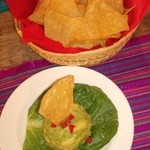 グアカモレとトルティーヤチップス