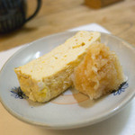 蕎麦 坐忘 - だし巻玉子 おみやげをちょっとだけ切ってもらいました。