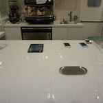 ジェラテリア マルゲラ - ちなみに注文はipod touchで、会計はipad miniで行うようで
      サイバーな感じは近所にある豚組食堂と通ずる所があります。