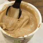 ジェラテリア マルゲラ - ゆっくり食べていたら溶け始めてきたので、双方の味をMixして頂いてみると
      強い甘みと酸味が緩和され、程よくいい塩梅なアイスクリームに変貌し
      ダブルで頼む場合は相性も考えたほうが良いかも？