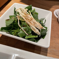 羅豚 ギンザ・グラッセ - ほうれん草とエノキのサラダ