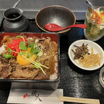 Yakiniku Kuroudo - 牛のひつまぶし丼　大盛りも無料