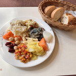 ブラッスリー ルヴェ ソン ヴェール - Plat de jour 〜 プラ ド ジュール（1,200円）のサラダビュッフェ