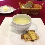 金谷 - 枝豆スープ
            ソーセージとチーズのケークサレ