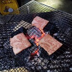 藤増ストアー - 刺しの入ったお肉は絶品！