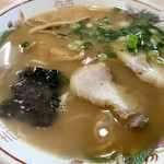 Oshokujidokoro Sushiyoshi - 胡椒が効いたシンプル中華そば、
                        量は少なめ。