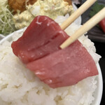 わ楽 - 生本マグロ(たぶん中トロ？)  オンザライス  