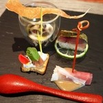 福島 もう利 - 前菜（泉州の水茄子をパルマの生ハム包み、鯖寿司、そば粉のチュイール、カンコワイヨットと鞍掛豆、黒トリュフチーズのアンチョビ乗せ）