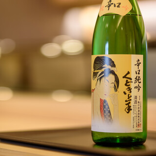 厳選した地酒はこだわりの酒器で。和食に合うワインもございます