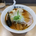 Menya Hokorobi - ミックスワンタン中華そば 1,180円、味付け卵 100円 ♪
