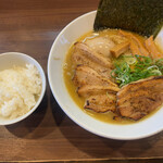 やま辰 - こってり鶏そば（800円）＋全部のせ（360円）＋チャーシュー１枚（130円）