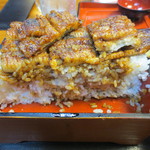 炭火焼うなぎ 東山物産 - ご飯の量もスゴイです！