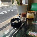 カフェド マイウェイ - 昼間も全席喫煙可