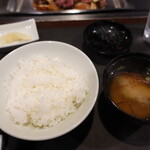千里 - ライスと味噌汁