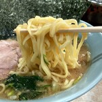 横濱ラーメン あさが家 - 酒井製麺の中太麺はもちろん杉印。