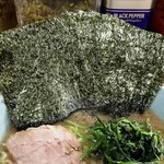 横濱ラーメン あさが家 - 海苔増しは5枚150円。