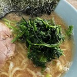横濱ラーメン あさが家 - ほうれん草。