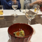 多満喜 - 先付　よもぎ胡麻豆腐、イクラ
      　　　　酒　大分県・千羽鶴