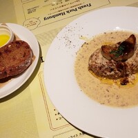 Hamburg Conel - パン&ハンバーグフォアグラ乗せ 2,500円 Hamburg Conel - パン&ハンバーグフォアグラ乗せ 2,500円