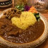 SpiceCurryToca - あいがけ副菜付き「ポークビンダルー」「色々キノコとチキンのキーマカレー」