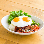 エッグスンシングス - アボカドサルサ ロコ・モコ