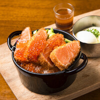 名物 サーモンレアカツ丼