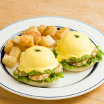 エッグスンシングス - Eggs 'n Benedicts:バジルシュリンプとアボカド