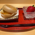 西麻布野口 - あまおう以外にもこんなに美味しい苺( *ºΔº  )そしてこの最中、食べてしまうのが惜しいくらい美味でした✧︎