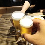 焼肉 ジャンボ - 息子は生ビールグラス、親父はノンアルコールビールで乾杯