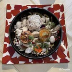 プチレストラン ブーケ・ド・フランス - 生海胆と人参のコンソメジュレ､馬肉のタルタル､フォアグラにキャラメリゼした胡桃のアミューズ