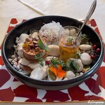 プチレストラン ブーケ・ド・フランス - 生海胆と人参のコンソメジュレ､馬肉のタルタル､フォアグラにキャラメリゼした胡桃のアミューズ